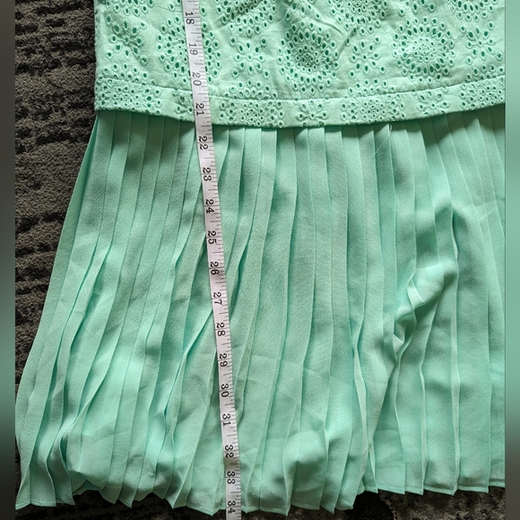 Ann Taylor LOFT eyelet mint green mini dress drop waist pleated hem size 4 - Picture 10 of 13